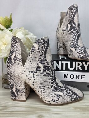 Steve Madden Ivory and Black Snake-Print Ankle Boots